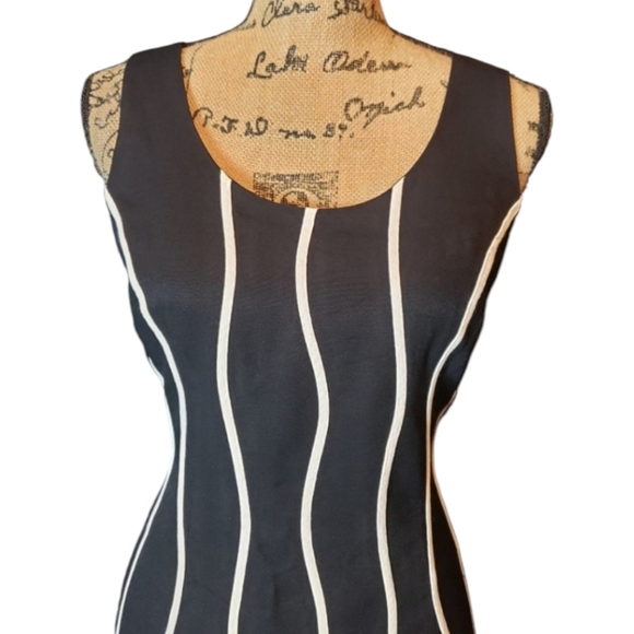 Dani Michaels Black Fitted Dress with white stripe - Picture 2 of 4